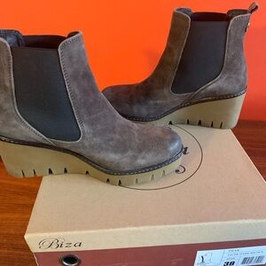 Women's Biza Taupe Drk brown wedge ankle  Bootie size 39 fits like narrow 8